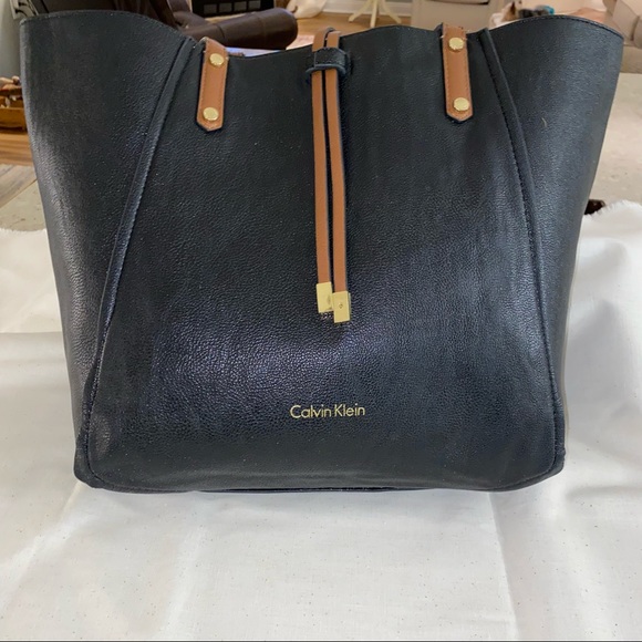 Calvin Klein reversible satchel Black/white with tan accents - Picture 3 of 4